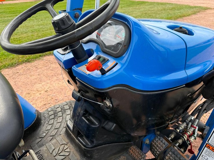 new-holland-tc25d-image-42