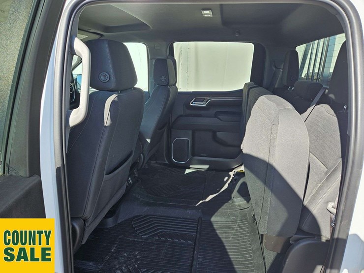 2023-chevrolet-silverado-1500-image-15