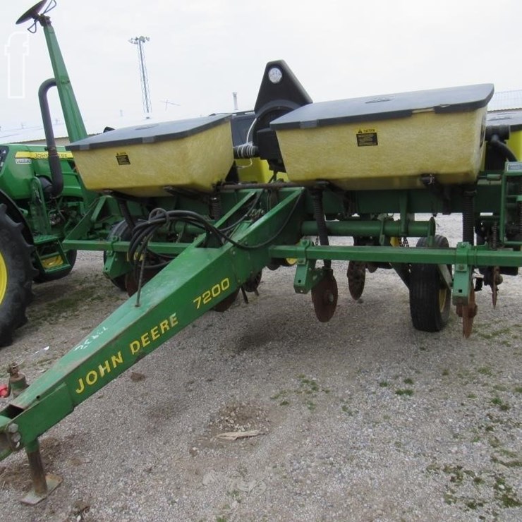 JOHN DEERE 7200