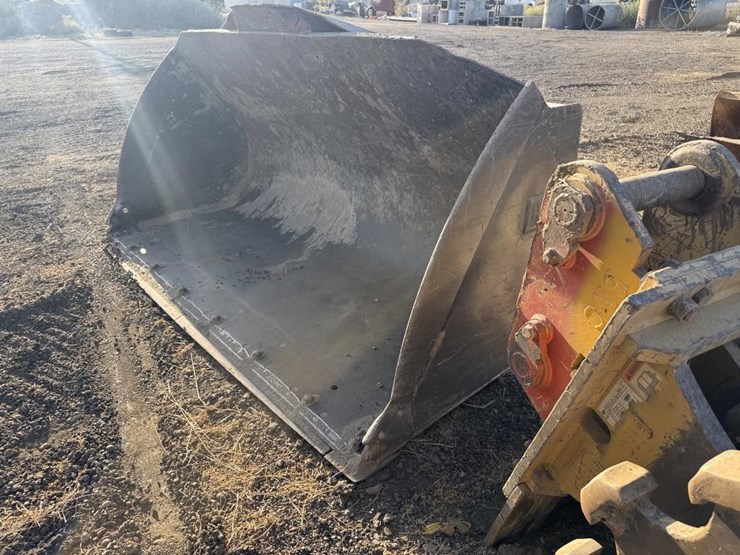 cat-wheel-loader-bucket-image-1
