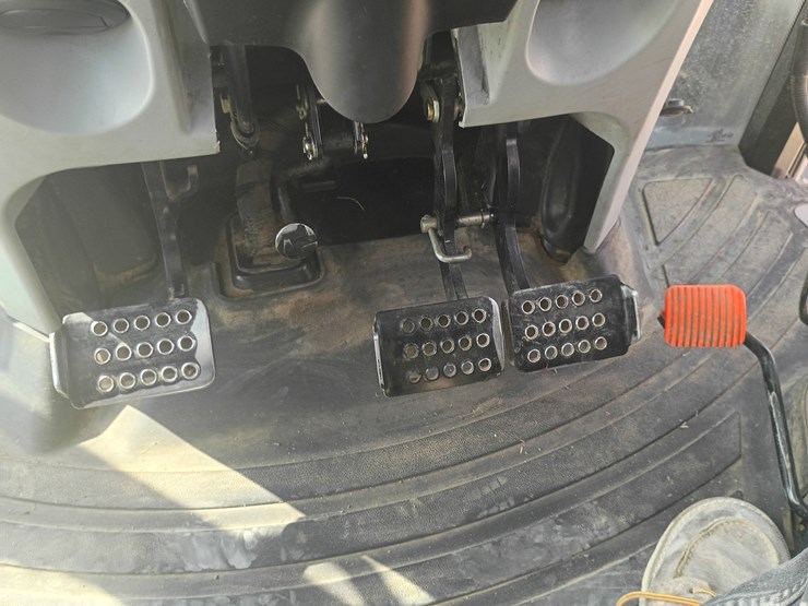 2021-new-holland-ts6.110-image-39