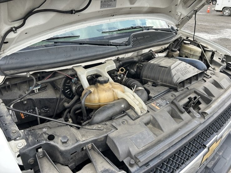 2016-chevrolet-express-paratransit-bus-image-40