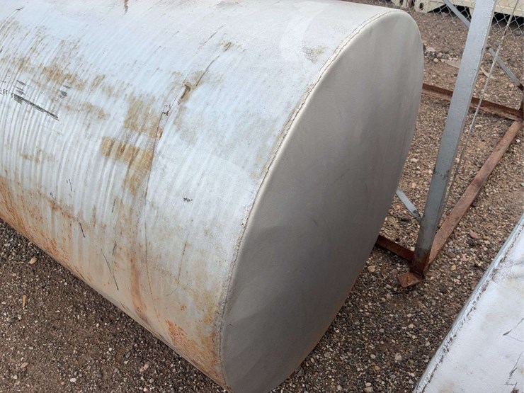 farm-fuel-tank-with-stand-image-11