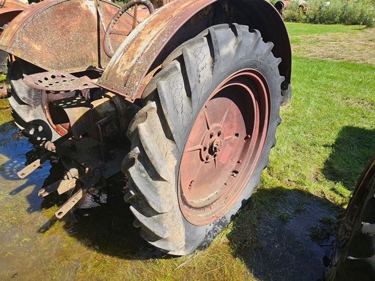 #2526-•-1935-case-cc-tractor-image-24