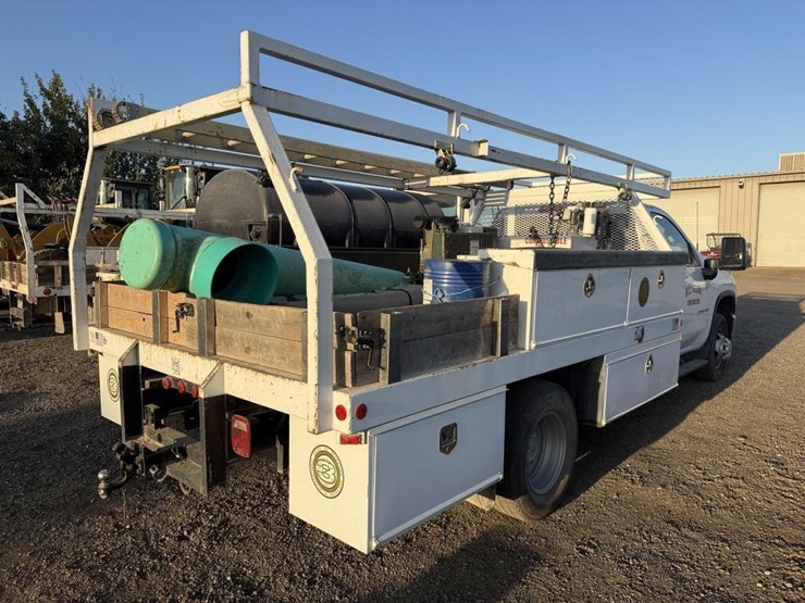 2025-chevrolet-3500-image-4