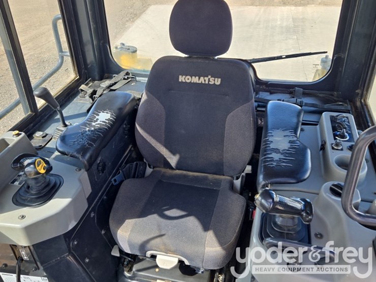 2018-komatsu-d61ex-24-image-55