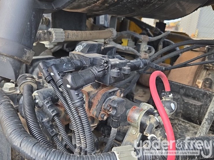 2023-komatsu-d61px-24-image-45
