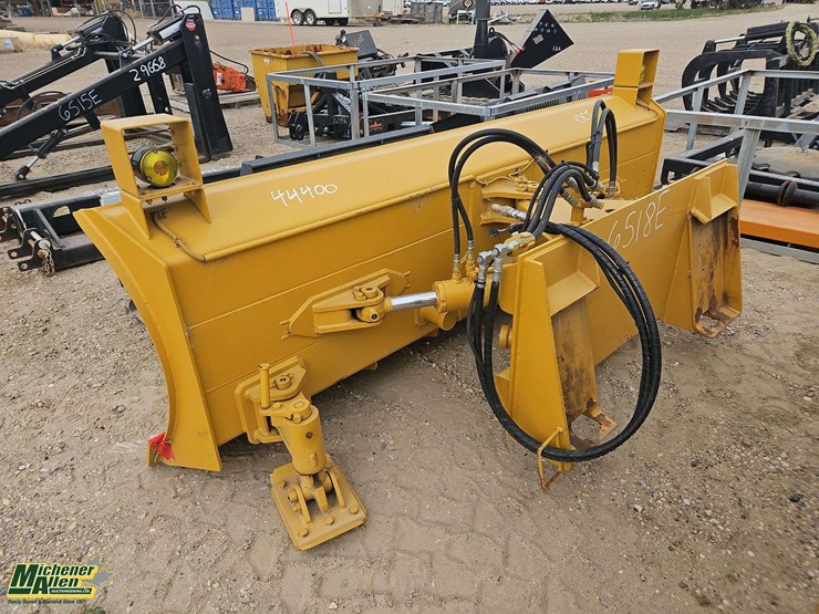 104in-hydraulic-2-way-snow-blade-attachment-image-4