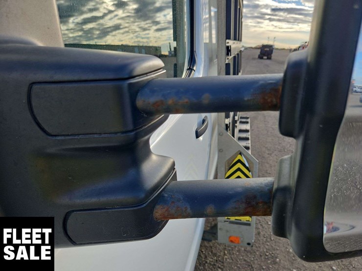 2019-nissan-nv3500hd-image-31