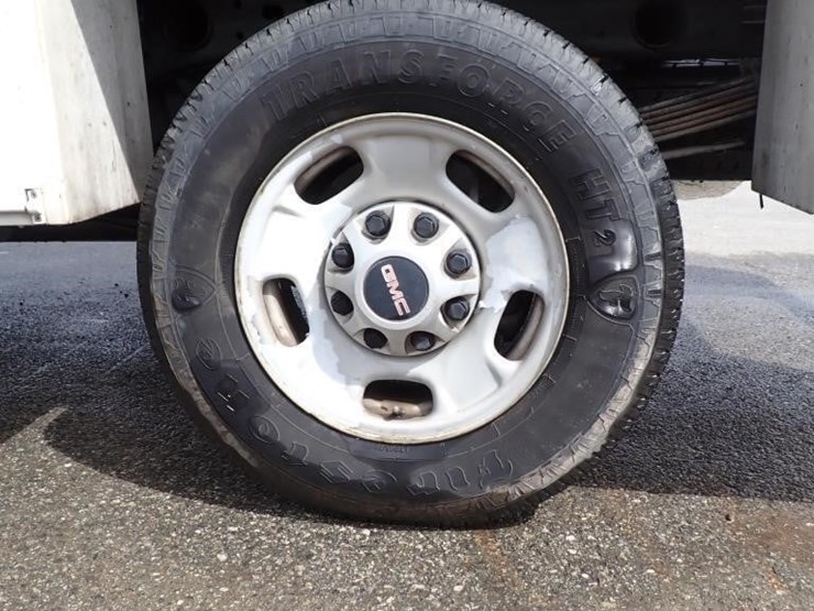 2013-gmc-sierra-2500-image-5