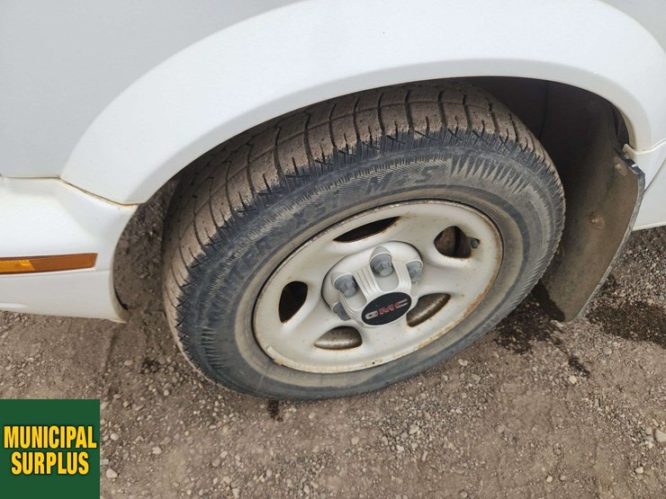 2004-gmc-safari-image-19