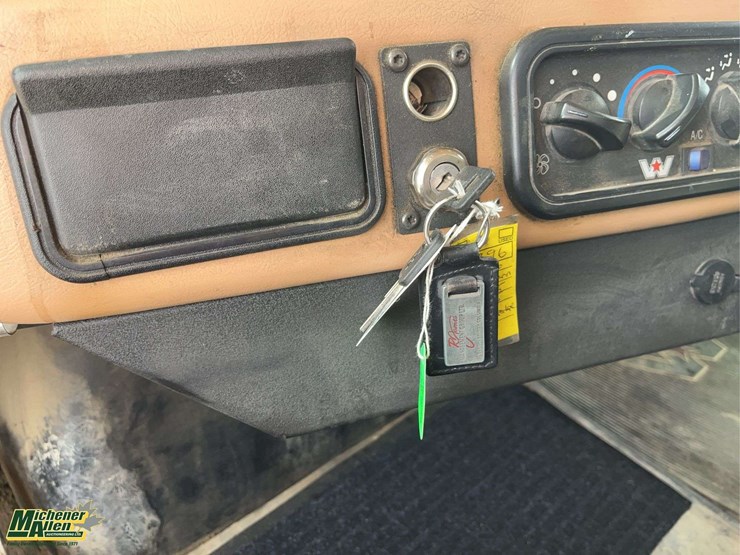 2016-western-star-4900-image-16