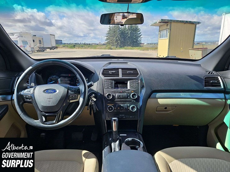 2017-ford-explorer-image-18