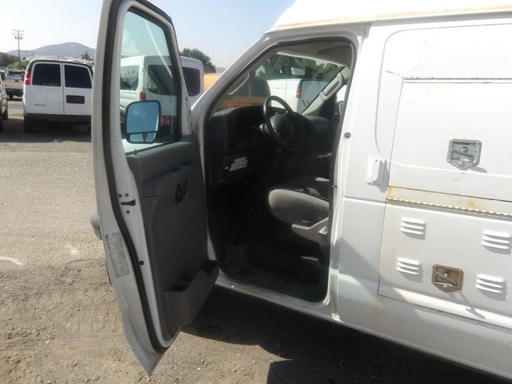 2003-utility-van-image-19