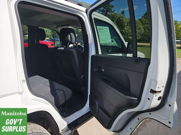 2012-jeep-liberty-image-23