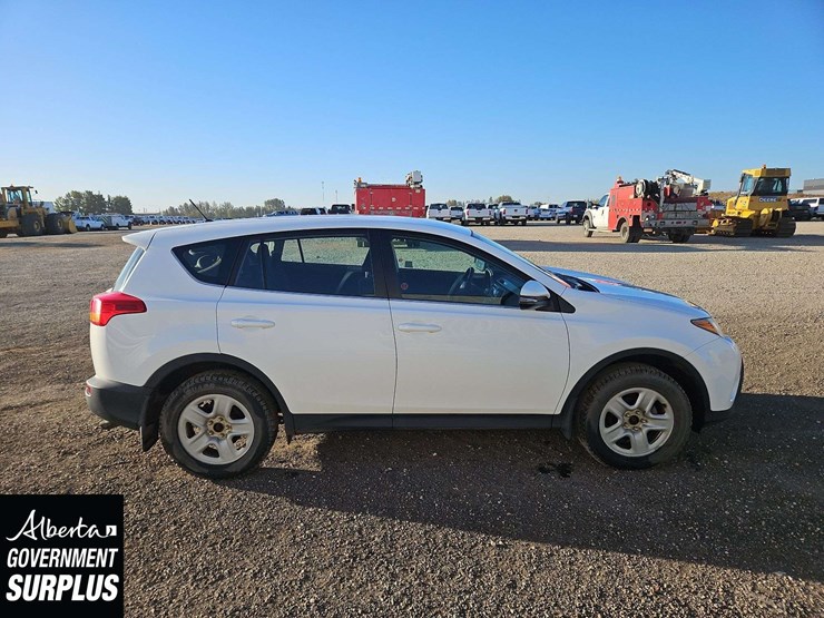 2015-toyota-rav4-le-image-7