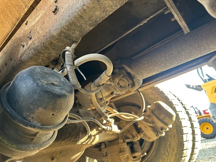 1994-mack-cl713-image-57