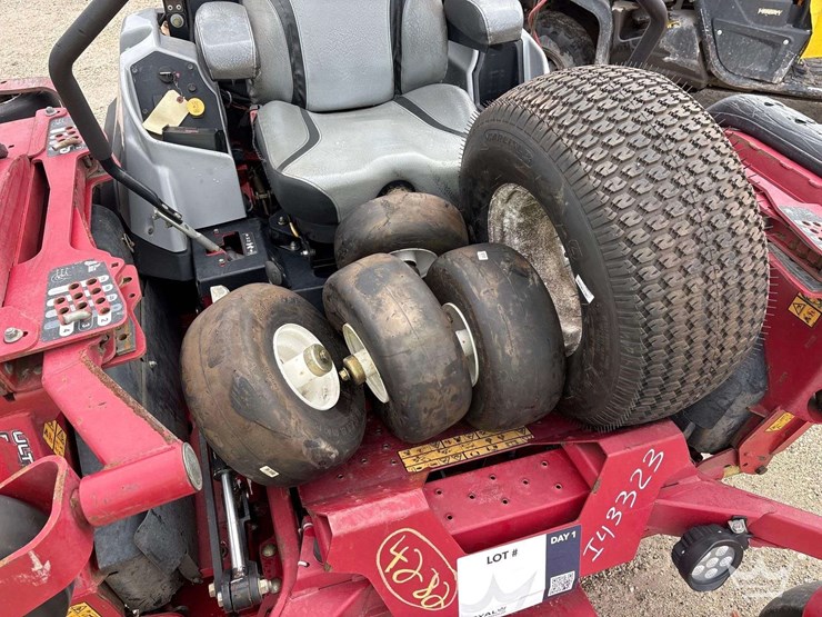 exmark-zero-turn-commercial-mower-image-9
