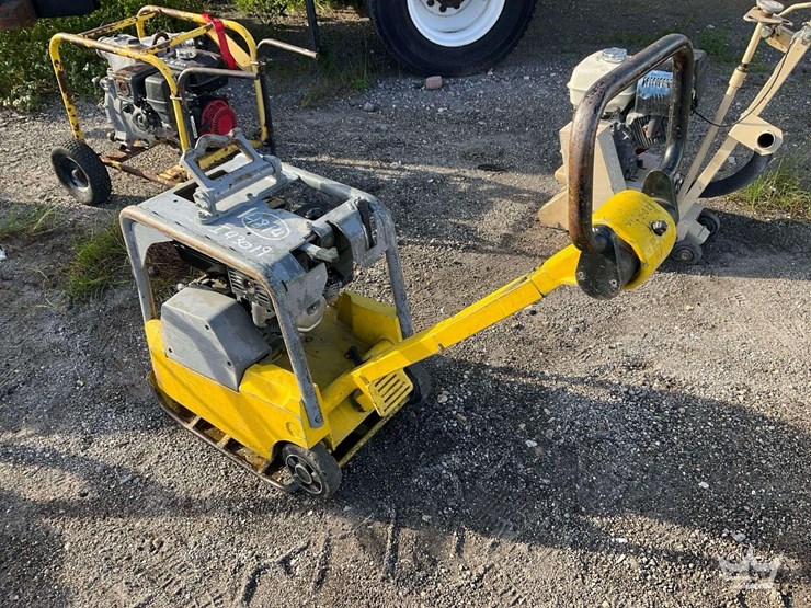 walk-behind-vibratory-plate-compactor-image-2