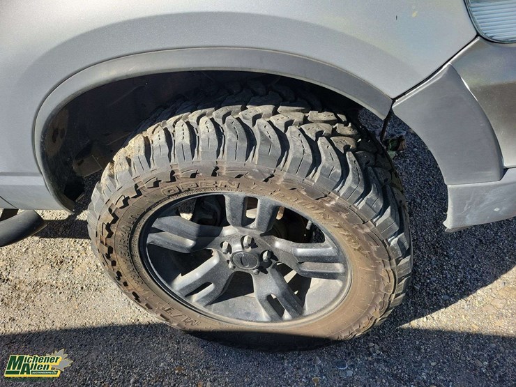 ford-explorer-sport-trac-image-9