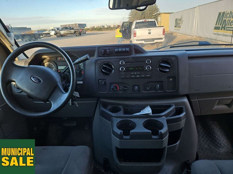 2014-ford-cargo-image-25