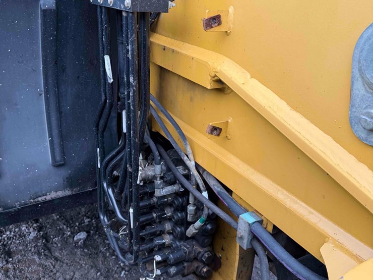 2013-caterpillar-tl943c-image-15