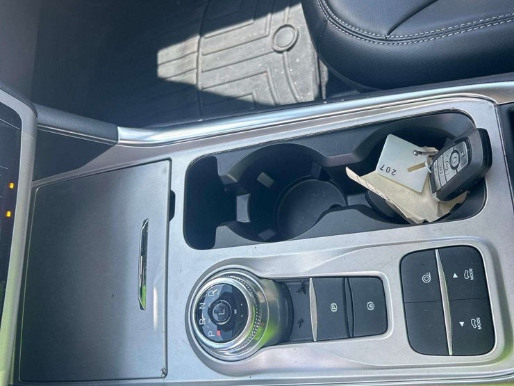 2023-ford-explorer-image-16
