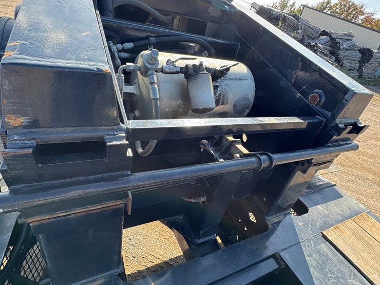 2022-globe-lowboy-image-65