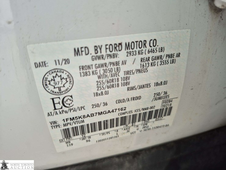 2021-ford-explorer-image-16