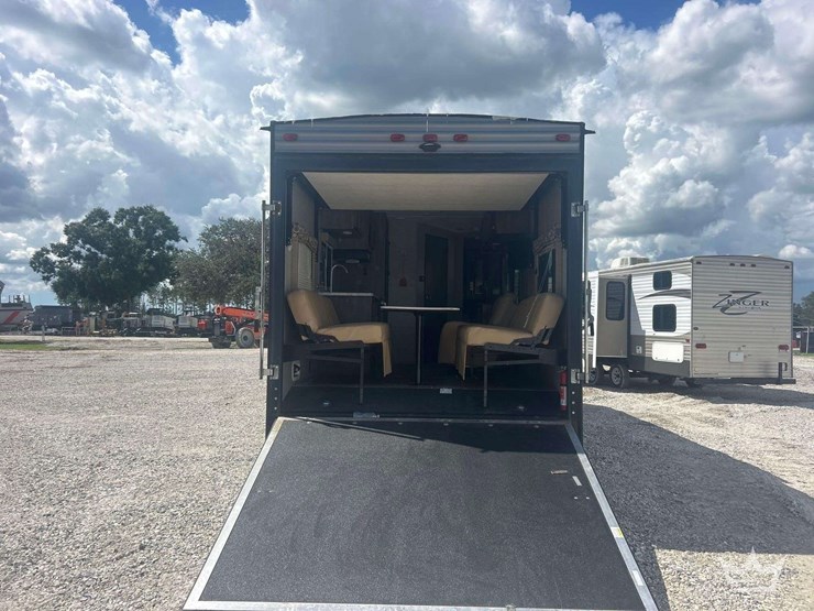 2019-28ft-keystone-coleman-toy-hauler-t/a-travel-trailer-image-20