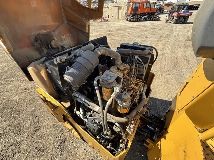 2013-caterpillar-cb22-image-27