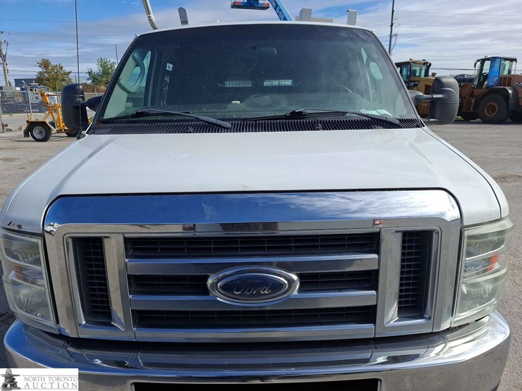 2011-ford-cargo-image-2