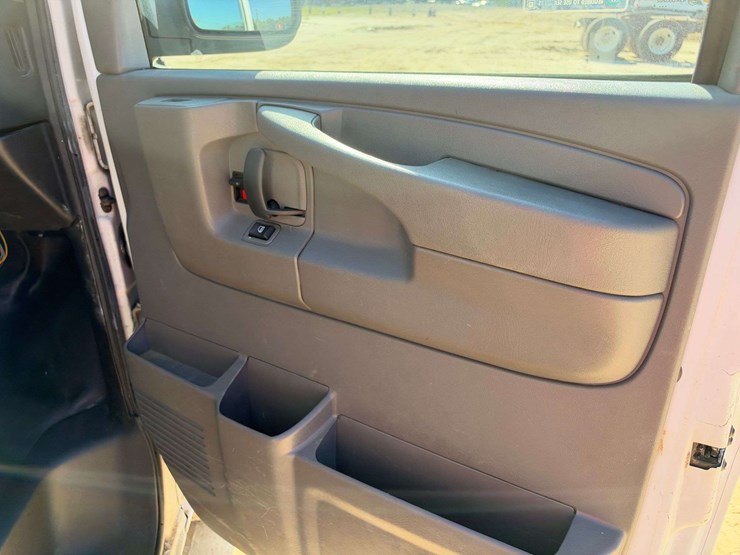 2014-chevrolet-express-2500-image-17