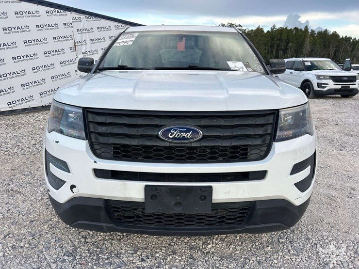 2016-ford-explorer-image-31
