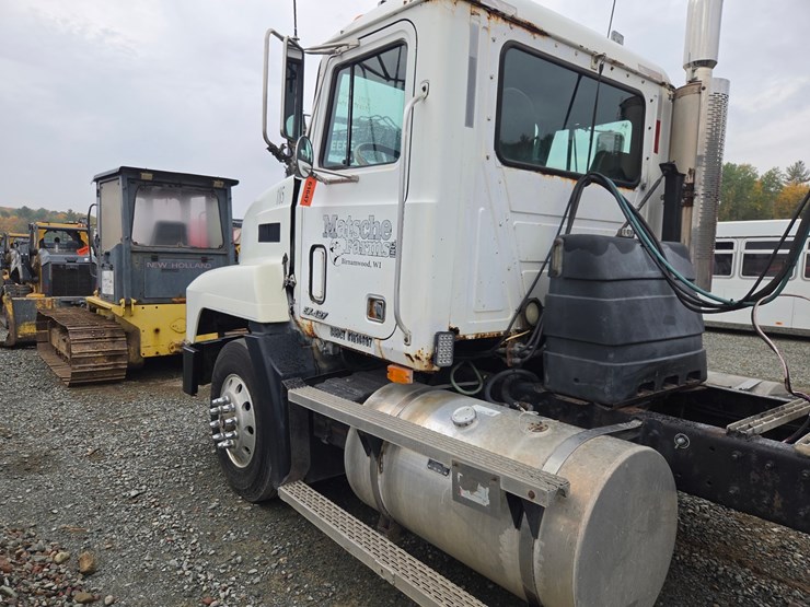 2000-mack-ch613-image-17