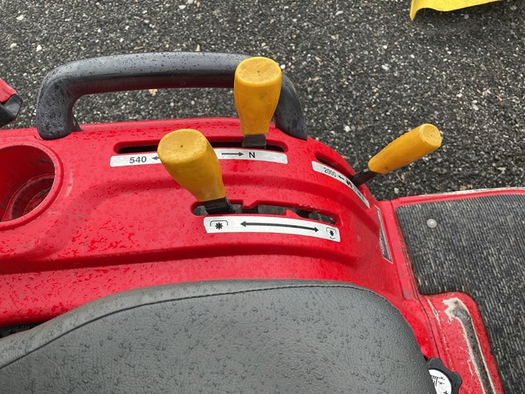 massey-ferguson-gc2400-image-7