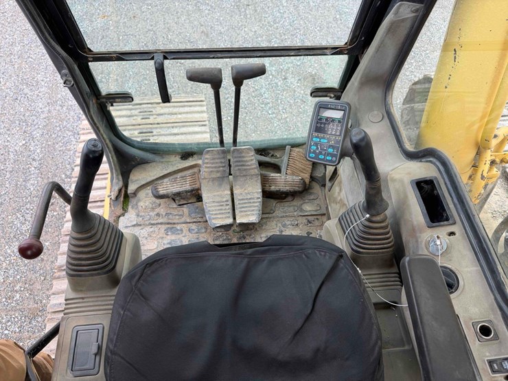 komatsu-pc220-lc-6-image-23
