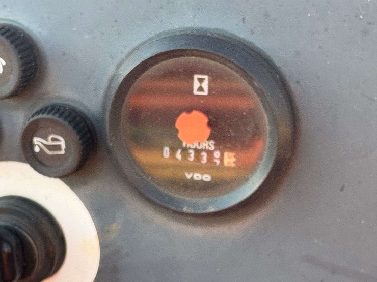 2004-moffett-m5500-image-11