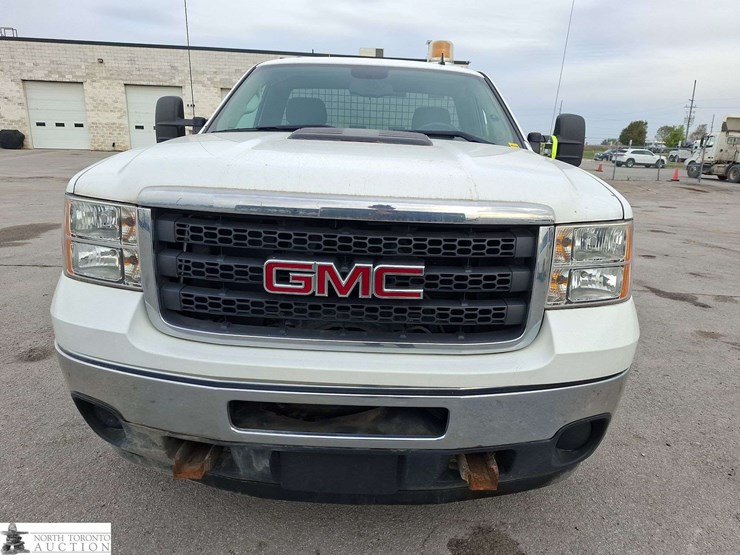 2011-gmc-sierra-2500hd-image-2