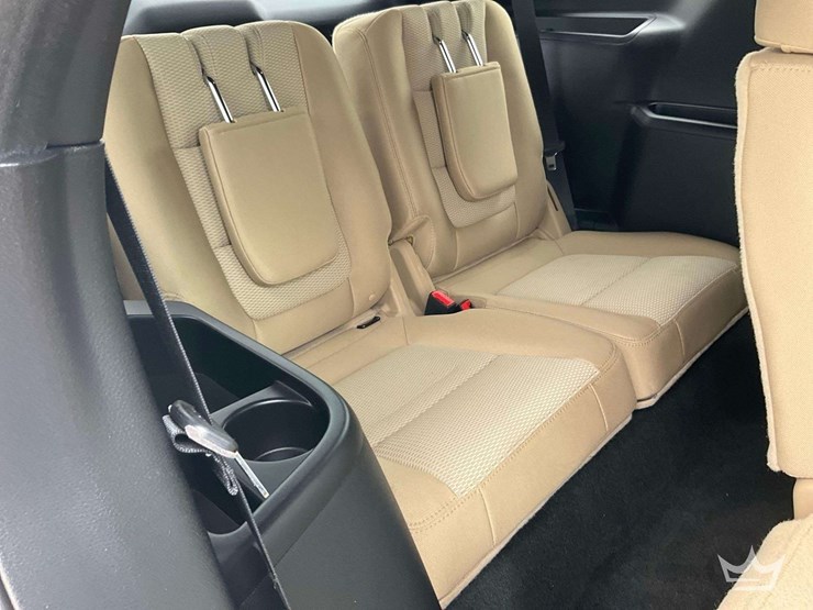 2017-ford-explorer-image-27