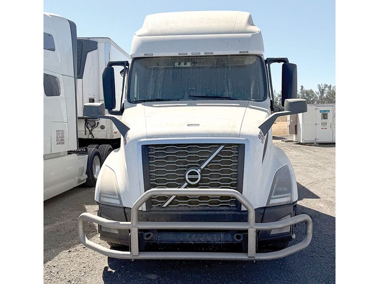 2020-volvo-vnl-760-image-2