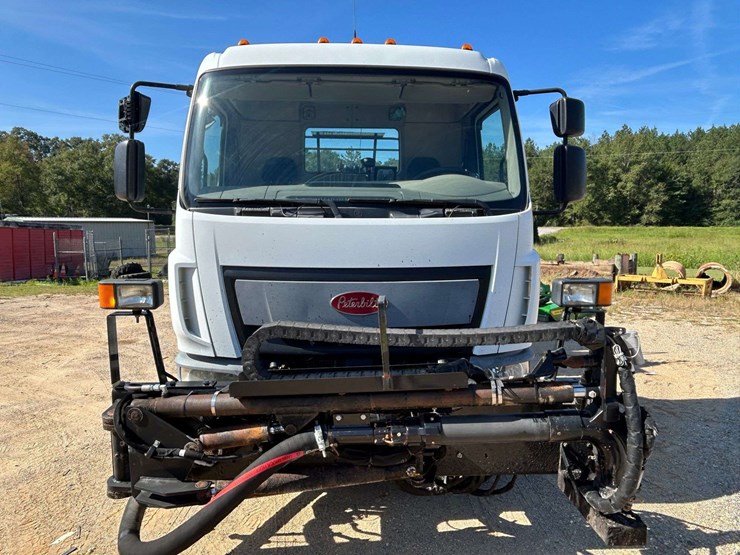 2015-peterbilt-220-image-54