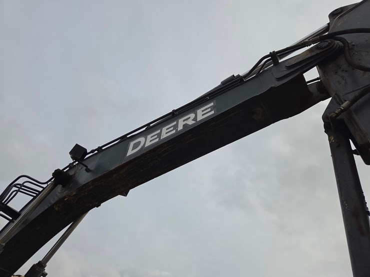 2017-deere-245g-lc-image-20