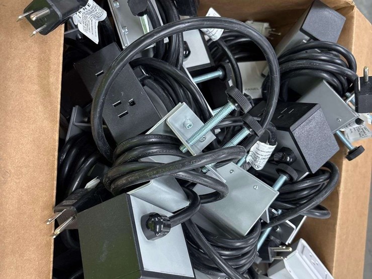 power-strips,-powers,-extension-cords.-image-2