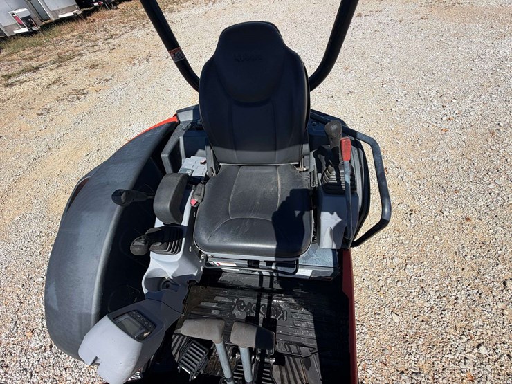 2023-kubota-kx033-4-image-10