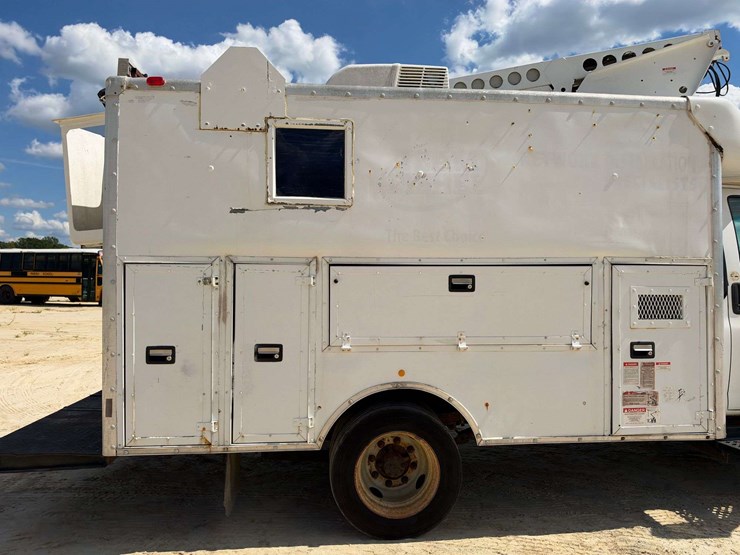 2008-utility-van-image-16