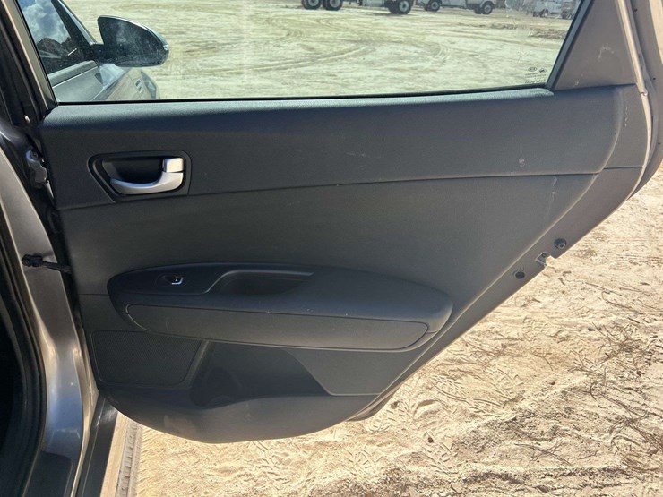 2018-kia-optima-4-door-sedan-(140,152-miles)-image-18