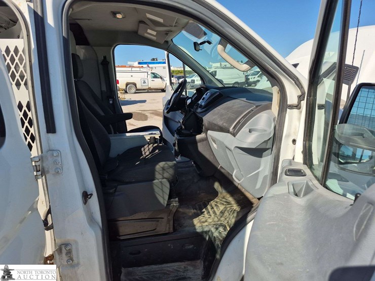 2015-ford-transit-image-25