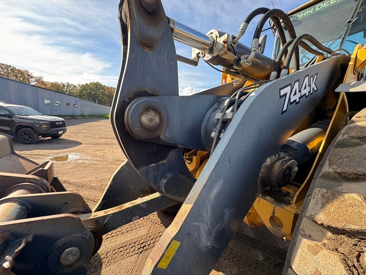 deere-744k-image-38