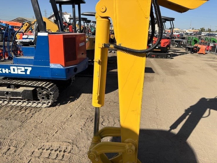 komatsu-pc28uu-image-14